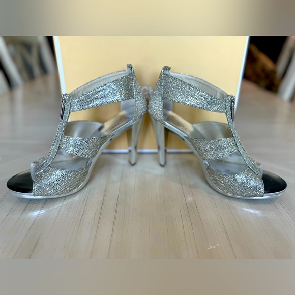 Michael Kors Silver Berkley T-Strap Glitter Party Shoes Size 7.5M - Picture 3 of 9